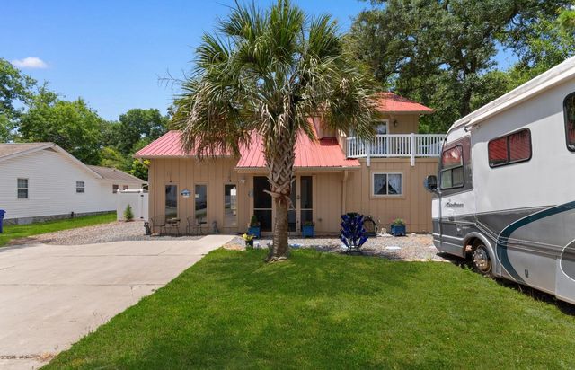 415 17th Ave. N, Surfside Beach, SC 29575