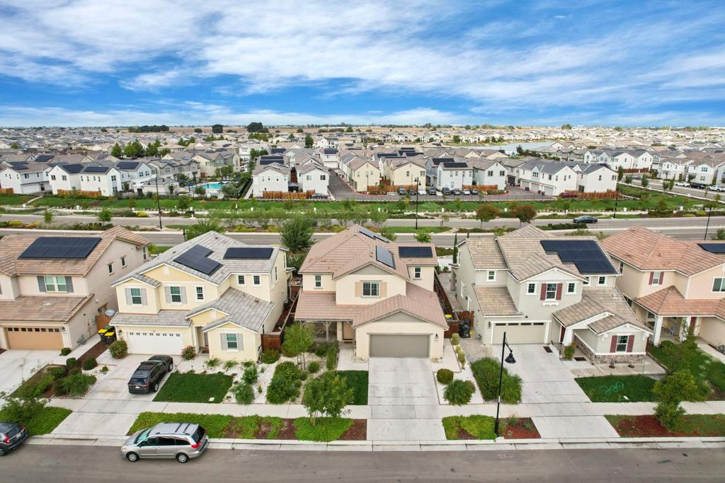2689 Atlas Ct, Lathrop, CA 95330