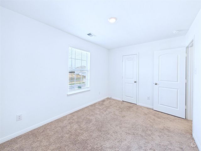 525 Riverdale DR, Jarrell, TX 76537