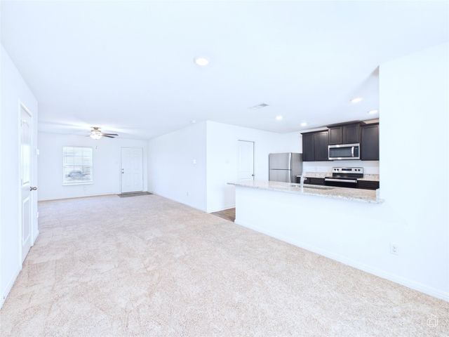 525 Riverdale DR, Jarrell, TX 76537