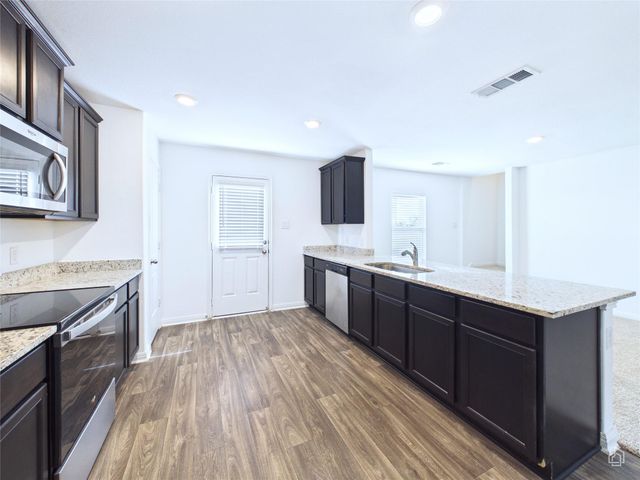 525 Riverdale DR, Jarrell, TX 76537