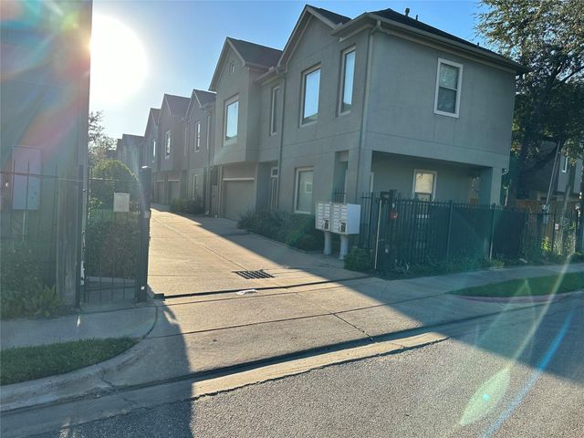 1132 Patterson Street, Houston, TX 77007
