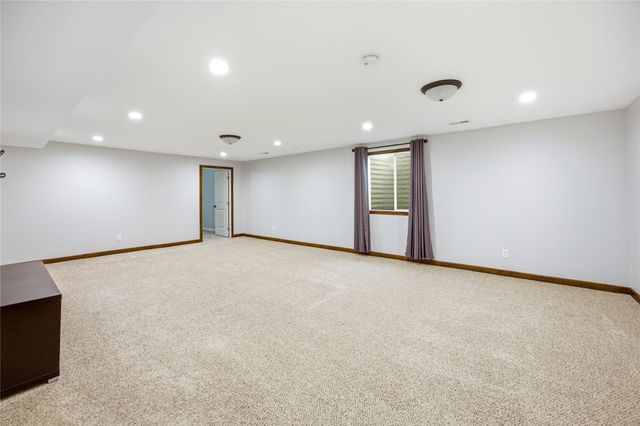 1011 NW 37th Street, Ankeny, IA 50023