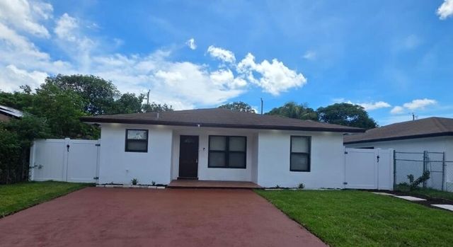 320 Sterling Avenue, Delray Beach, FL 33444