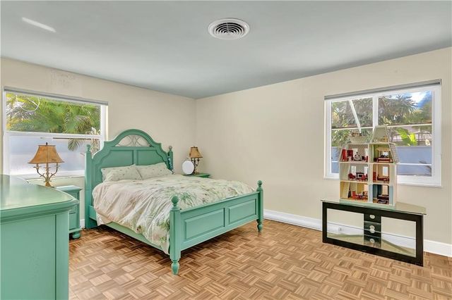 500 Gardenia Lane, Vero Beach, FL 32963
