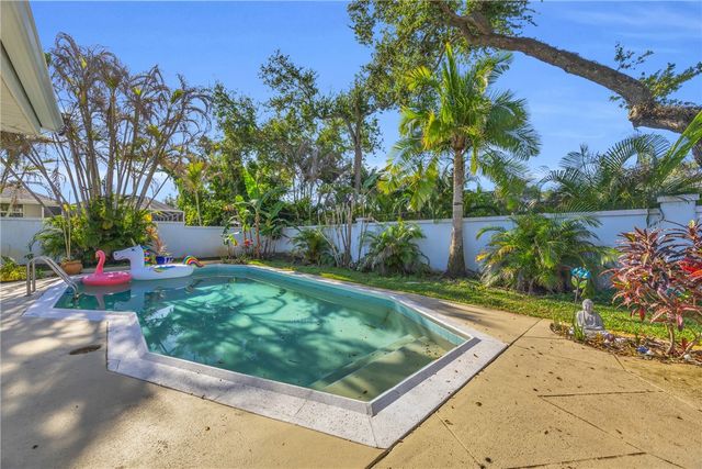 500 Gardenia Lane, Vero Beach, FL 32963