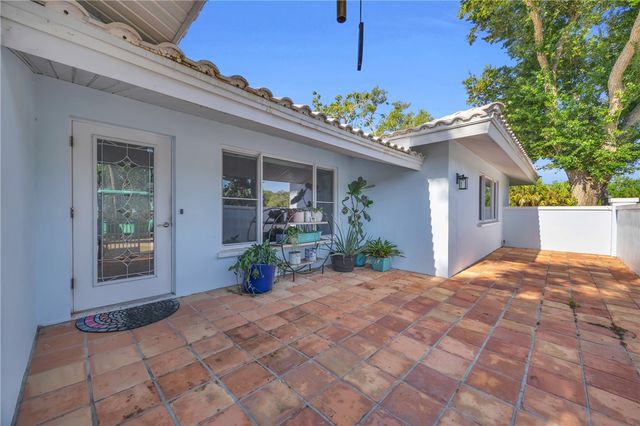 500 Gardenia Lane, Vero Beach, FL 32963
