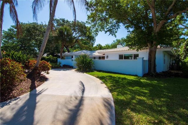 500 Gardenia Lane, Vero Beach, FL 32963