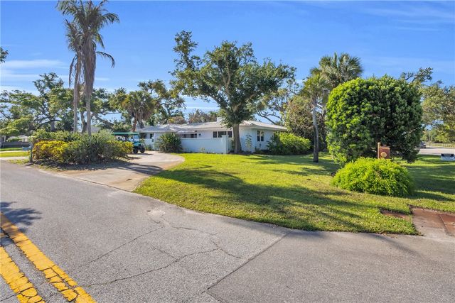 500 Gardenia Lane, Vero Beach, FL 32963