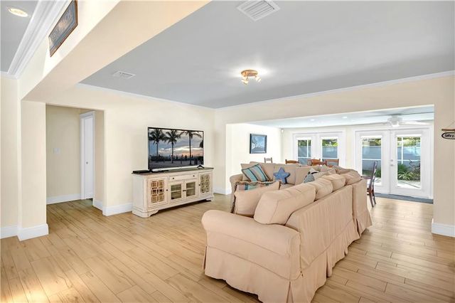 500 Gardenia Lane, Vero Beach, FL 32963