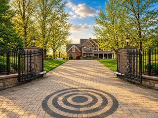 14 Stonewall Court, Warwick, NY 10990