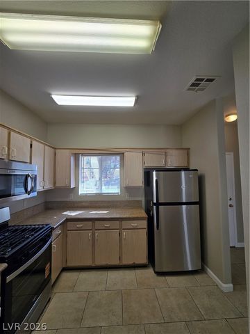 1900 North Torrey Pines Drive 118, Las Vegas, NV 89108