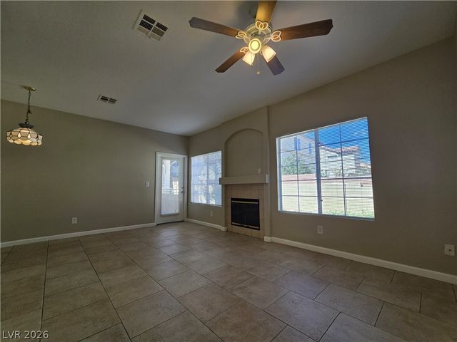 1900 North Torrey Pines Drive 118, Las Vegas, NV 89108