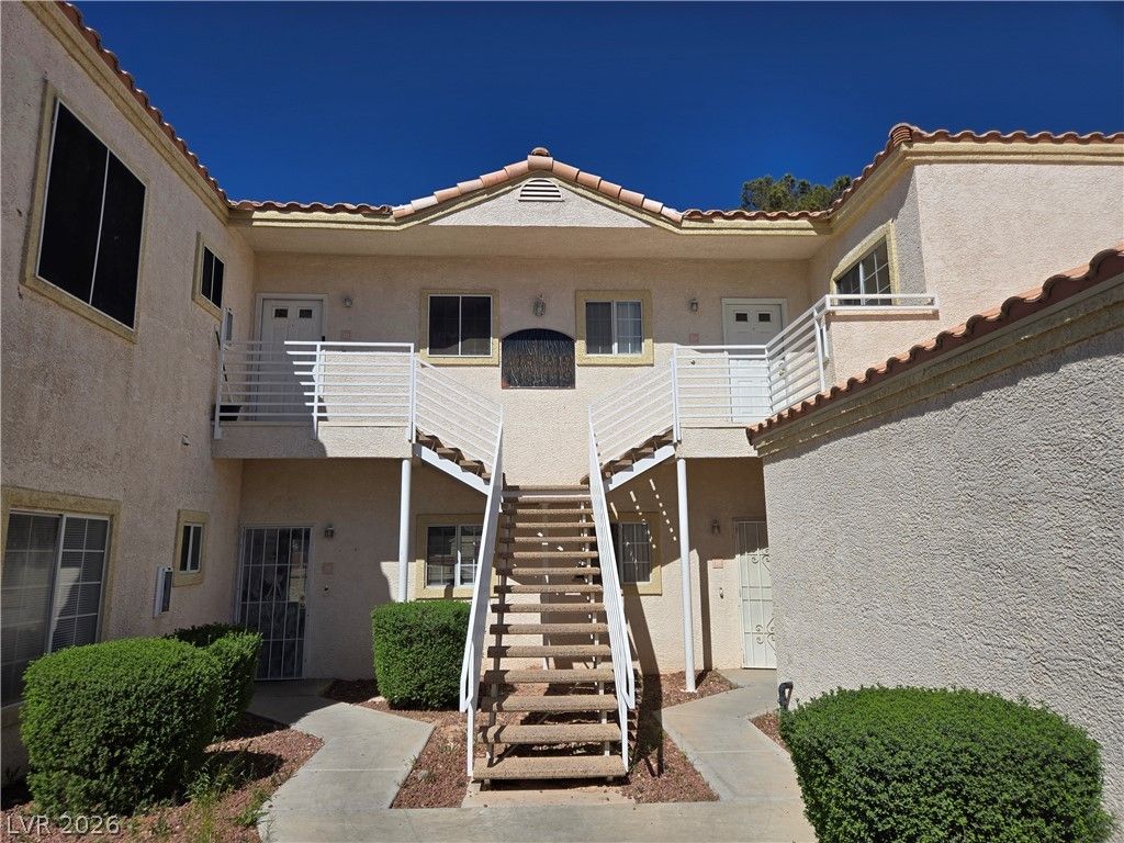 1900 North Torrey Pines Drive 118, Las Vegas, NV 89108