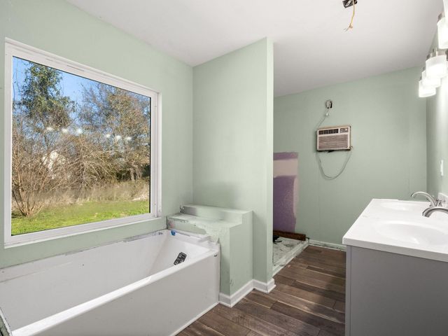 822 Bee Tree St, Westlake, LA 70669