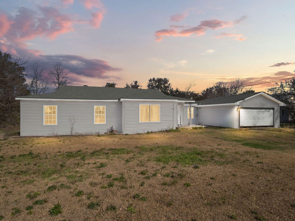 822 Bee Tree St, Westlake, LA 70669