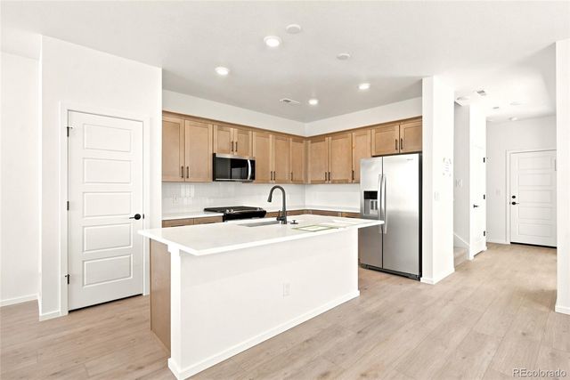 28731 E 5th Place, Watkins, CO 80137