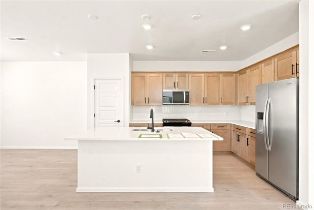 28731 E 5th Place, Watkins, CO 80137