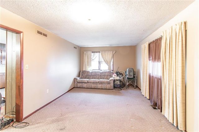 33425 S Bonar Road, Creighton, MO 64739