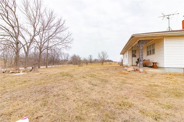 33425 S Bonar Road, Creighton, MO 64739