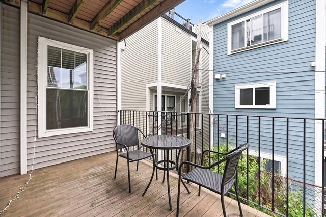 180 Gold St 3, Boston, MA 02127