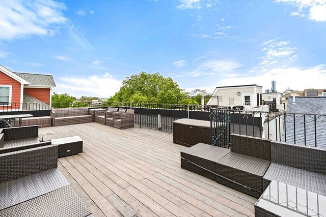 180 Gold St 3, Boston, MA 02127