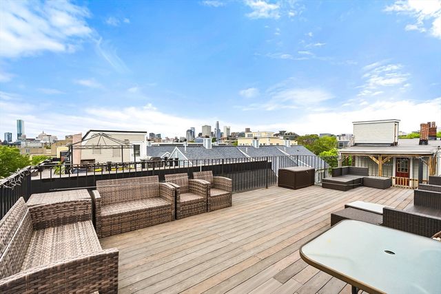 180 Gold St 3, Boston, MA 02127