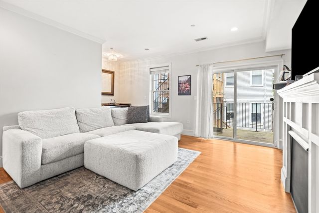 180 Gold St 3, Boston, MA 02127