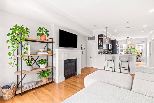 180 Gold St 3, Boston, MA 02127