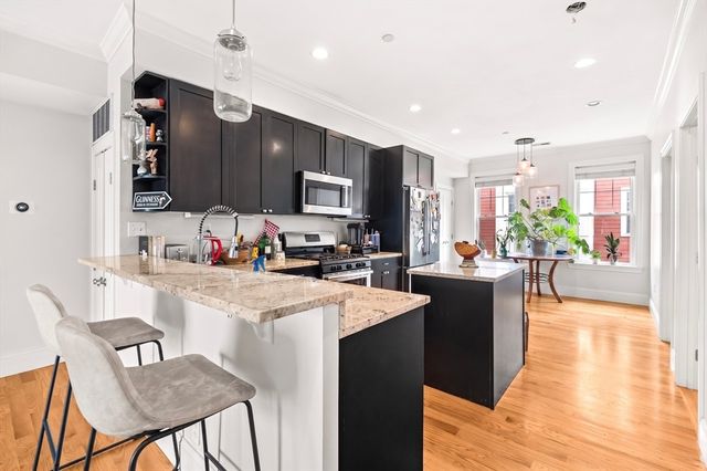 180 Gold St 3, Boston, MA 02127