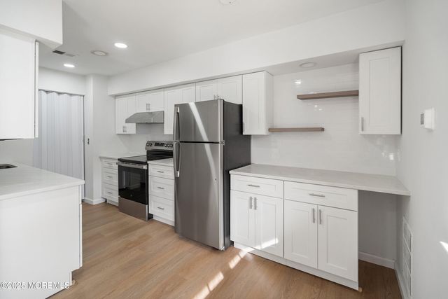 4 Hawaii Court 1003, Matawan, NJ 07747