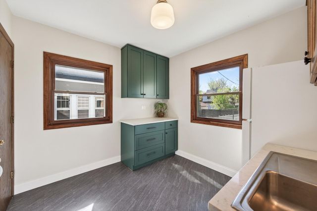1140 Hawthorne Avenue E, Saint Paul, MN 55106