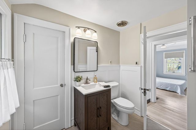1140 Hawthorne Avenue E, Saint Paul, MN 55106