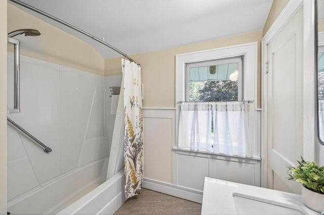 1140 Hawthorne Avenue E, Saint Paul, MN 55106