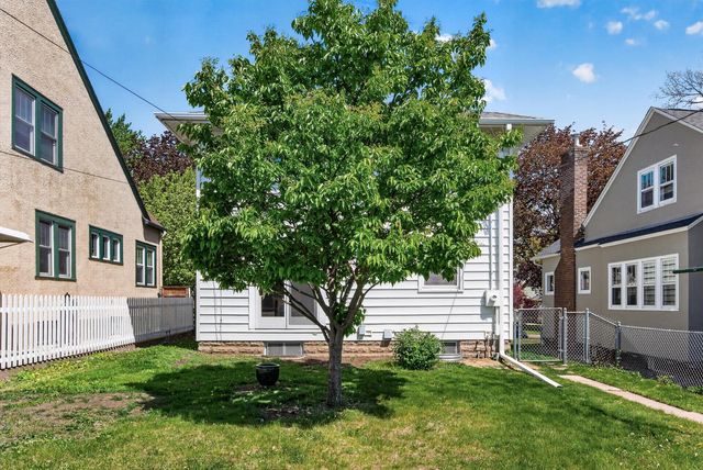 1140 Hawthorne Avenue E, Saint Paul, MN 55106
