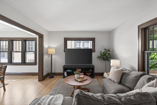 1140 Hawthorne Avenue E, Saint Paul, MN 55106