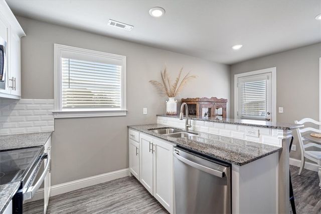 2402 S D Street, Rogers, AR 72758