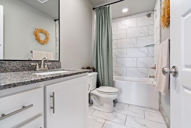 2402 S D Street, Rogers, AR 72758