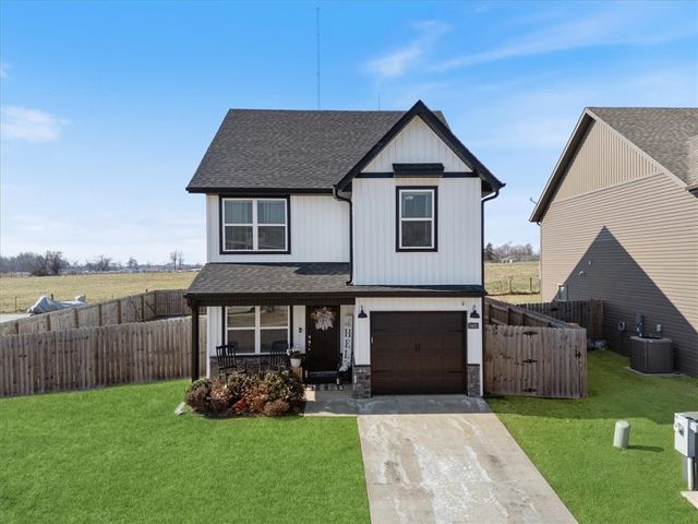 2402 S D Street, Rogers, AR 72758