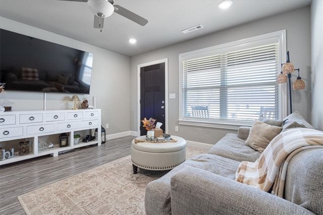 2402 S D Street, Rogers, AR 72758