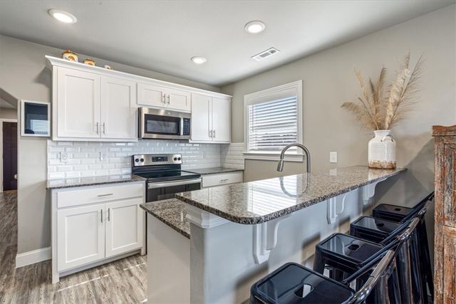 2402 S D Street, Rogers, AR 72758