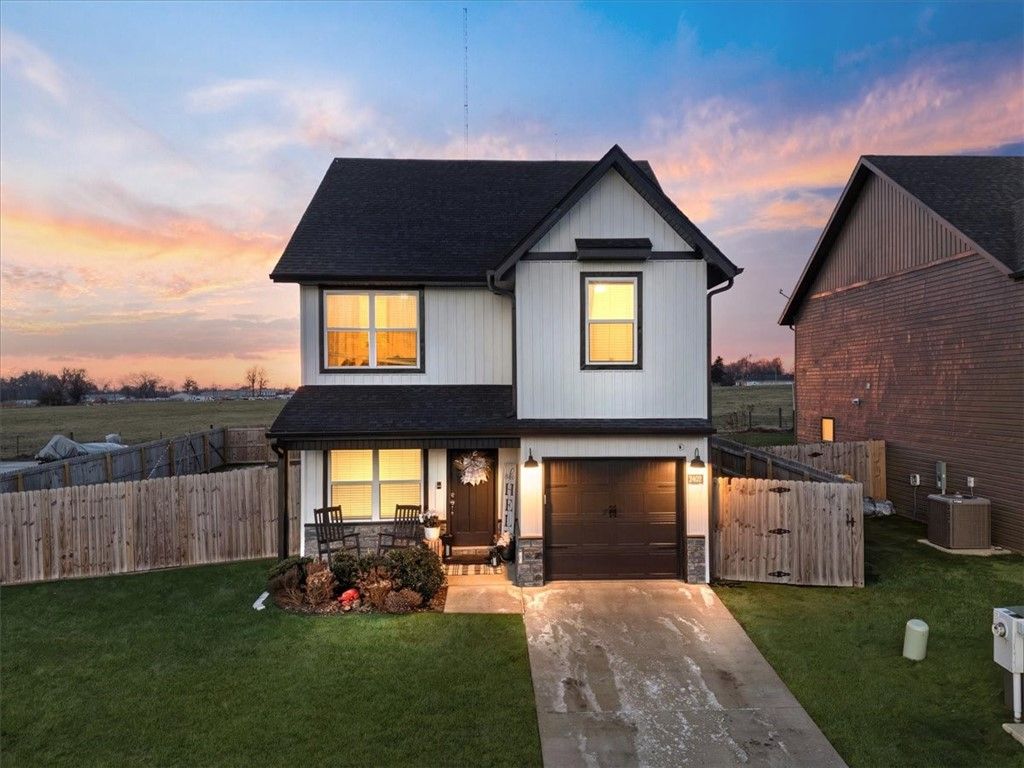 2402 S D Street, Rogers, AR 72758