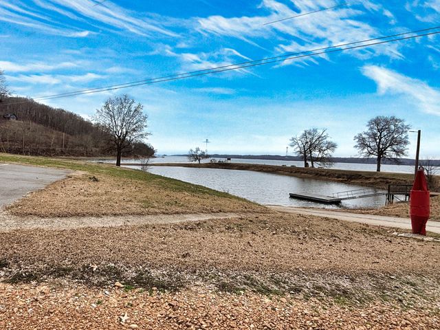 743 Brownfield Rd, Dover, TN 37058