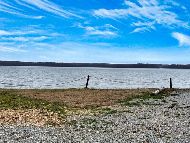 743 Brownfield Rd, Dover, TN 37058