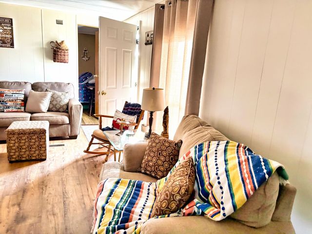 743 Brownfield Rd, Dover, TN 37058