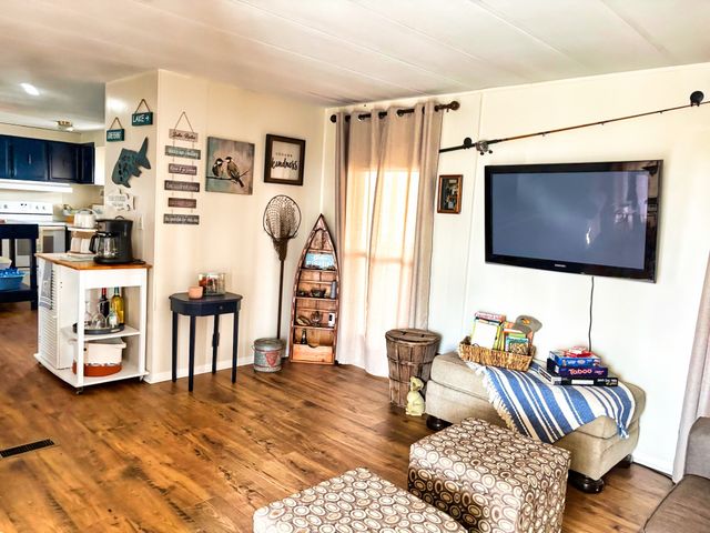 743 Brownfield Rd, Dover, TN 37058