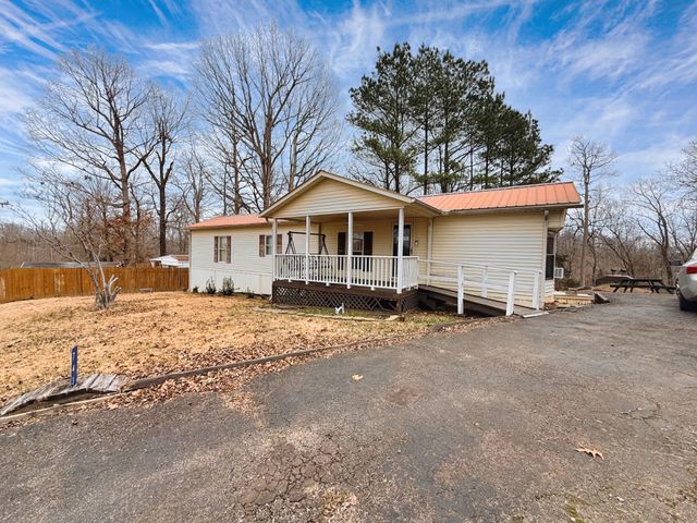 743 Brownfield Rd, Dover, TN 37058