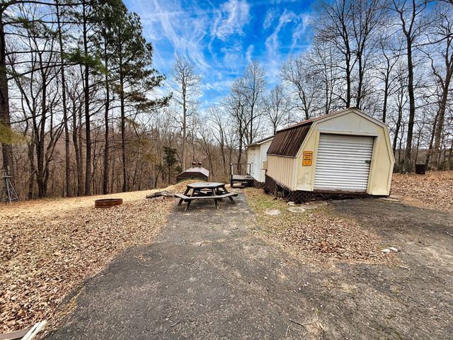 743 Brownfield Rd, Dover, TN 37058
