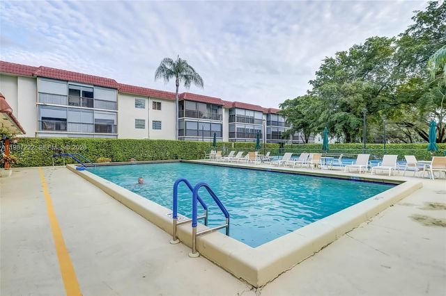 700 S Hollybrook Dr 207, Pembroke Pines, FL 33025