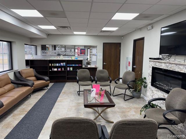 8275 N Wayne Road, Westland, MI 48185